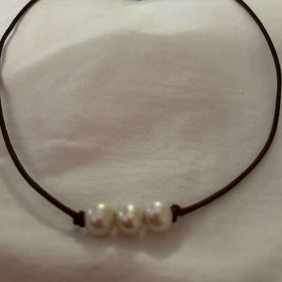 Freshwater pearl necklace, purchased from JTV, 18” L never worn - Picture 3 of 4